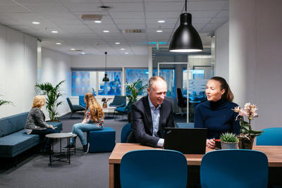 ET SI LES GRANDS GROUPES AVAIENT LES MOYENS DE GAGNER LA BATAILLE DU FUTURE OF WORK ?