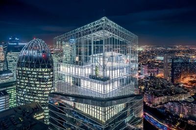 La tour Saint-Gobain, entre ciel et verre